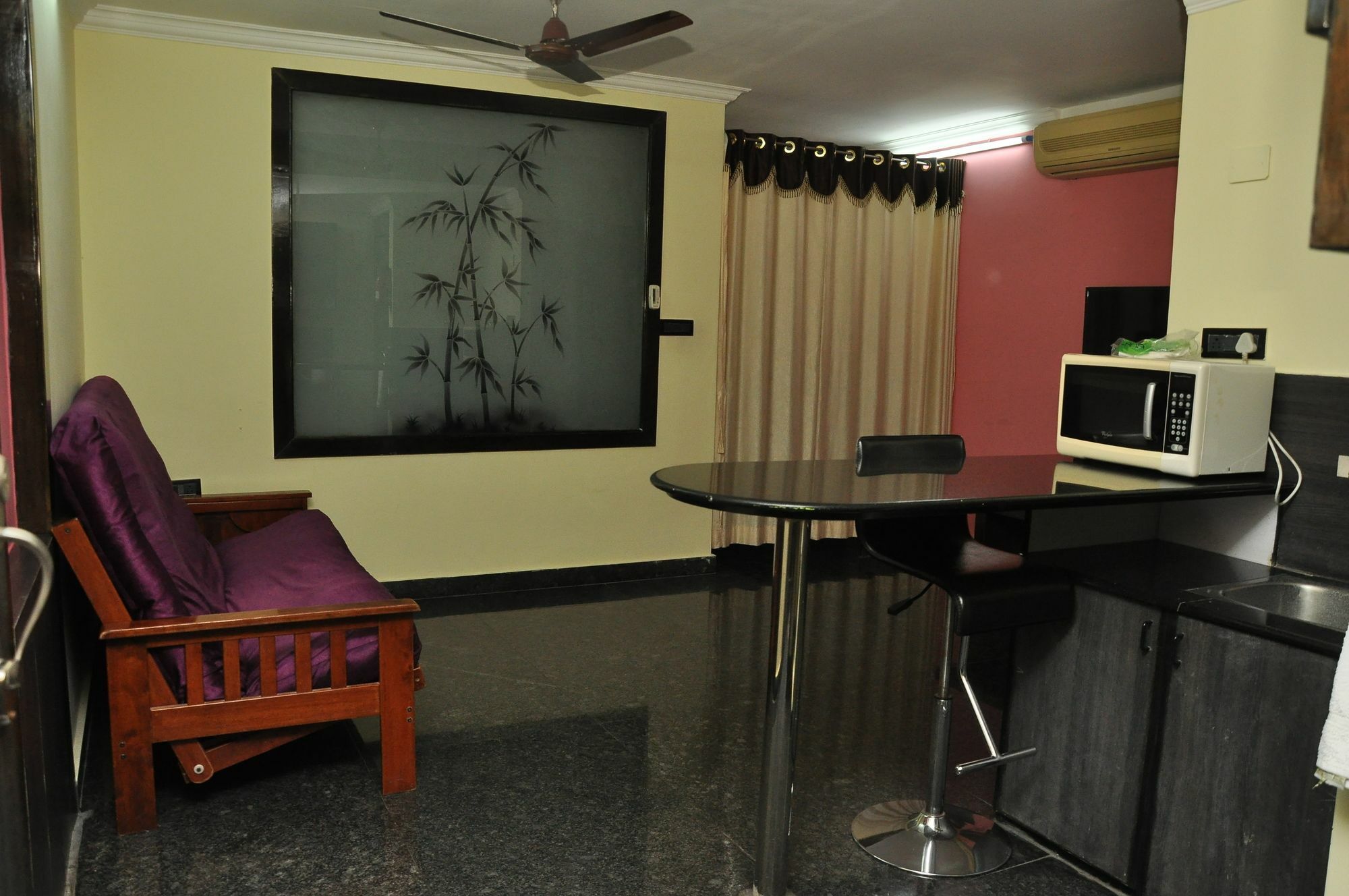 Apple Hotel